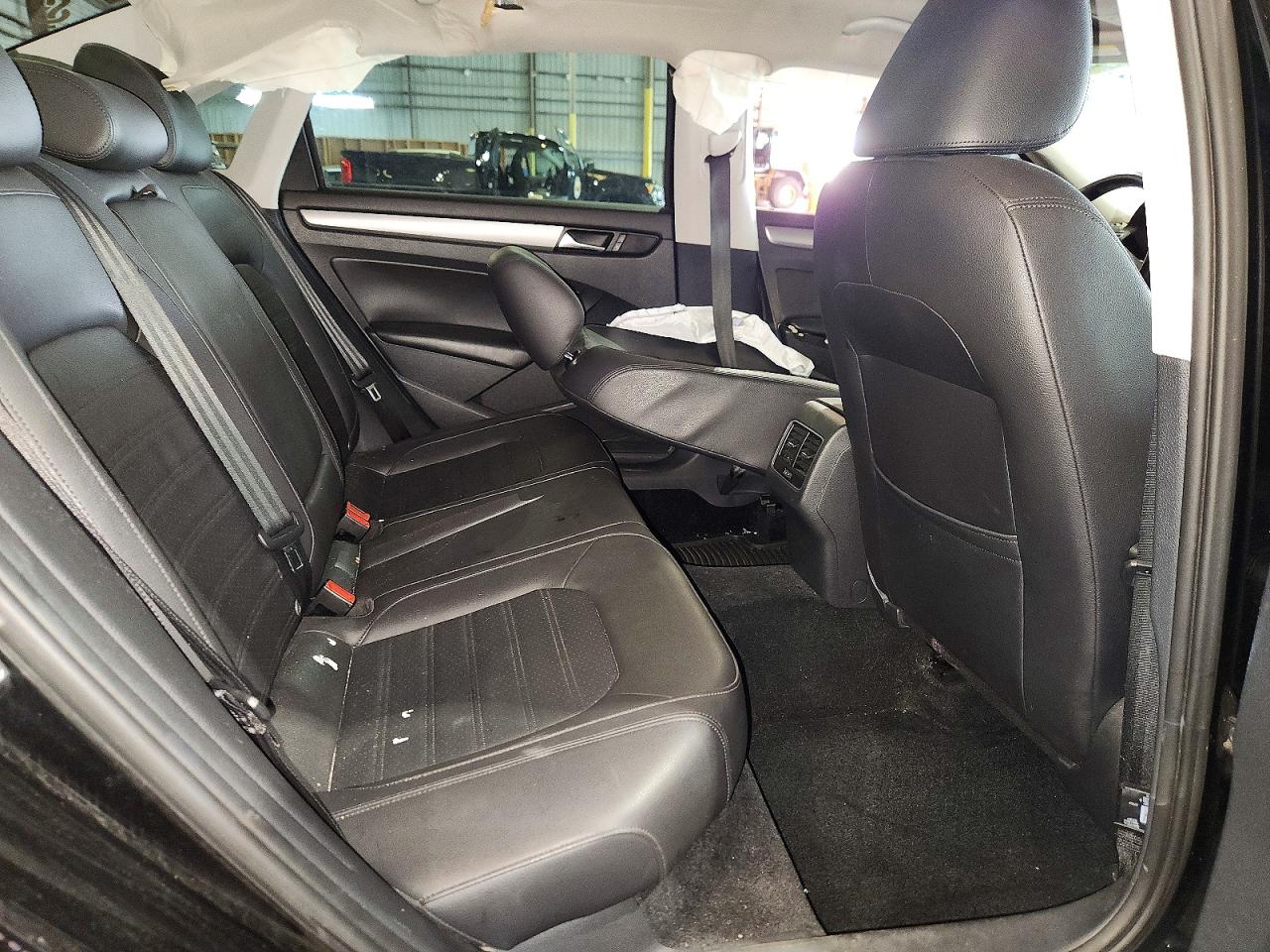 2015 VOLKSWAGEN PASSAT SE photo 19