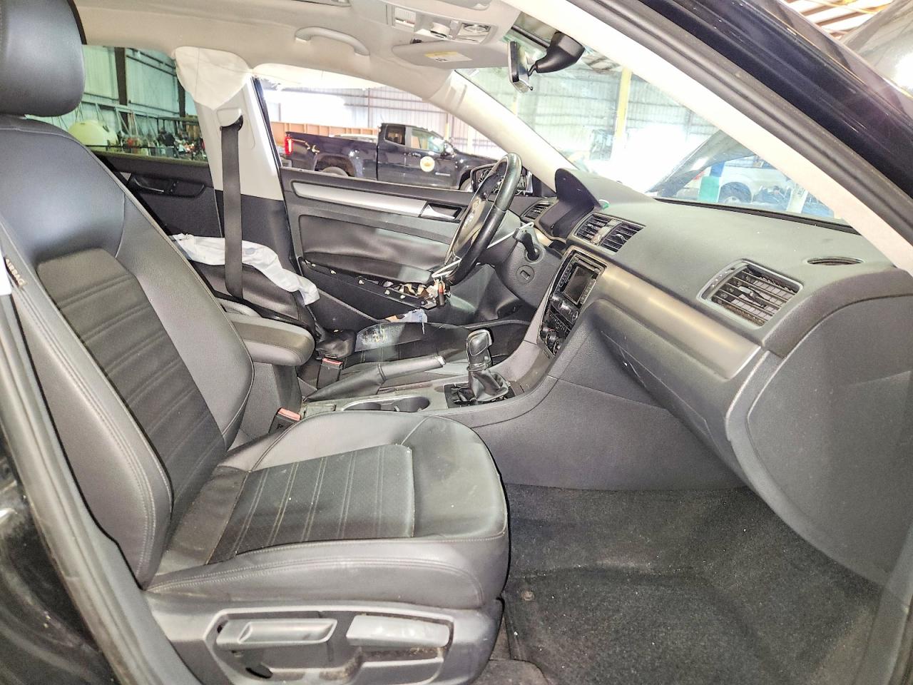 2015 VOLKSWAGEN PASSAT SE photo 13