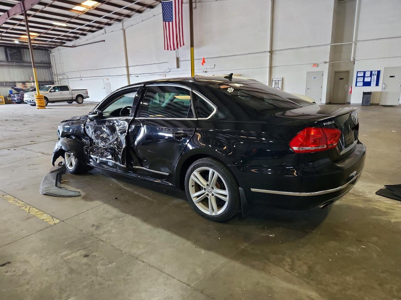 2015 VOLKSWAGEN PASSAT SE photo 3