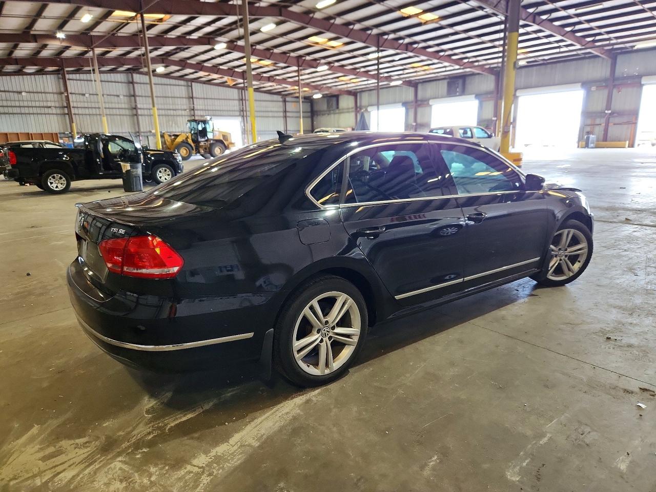 2015 VOLKSWAGEN PASSAT SE photo 5