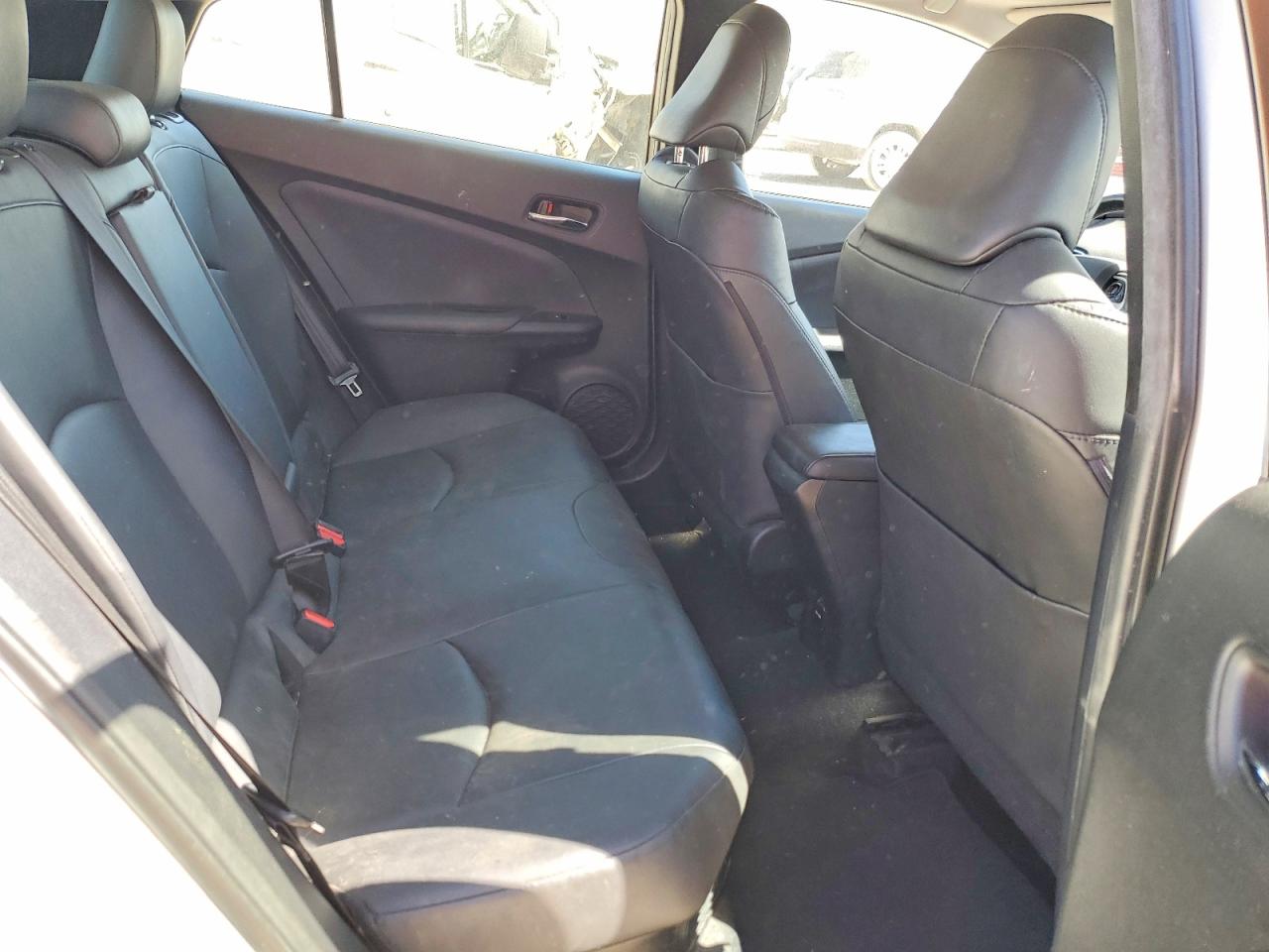 2017 TOYOTA PRIUS FOUR photo 28