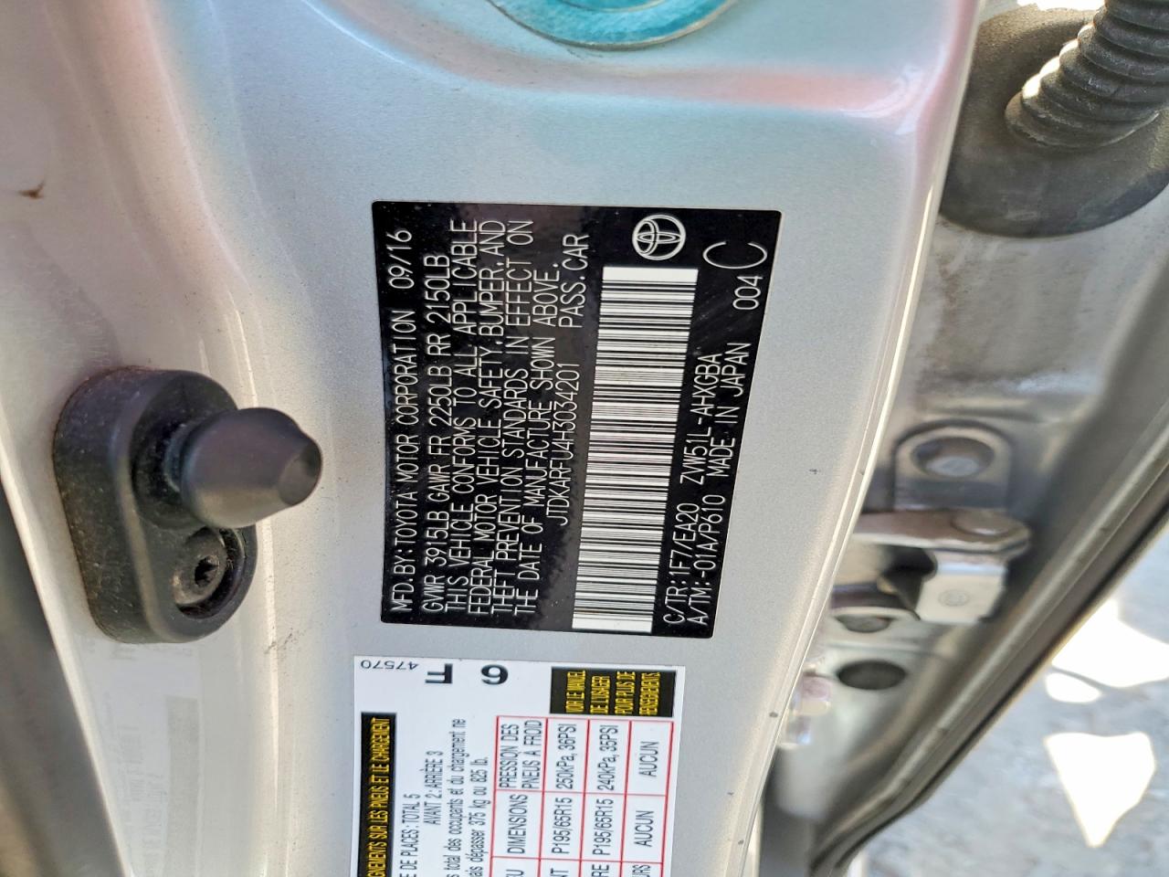 2017 TOYOTA PRIUS FOUR photo 34