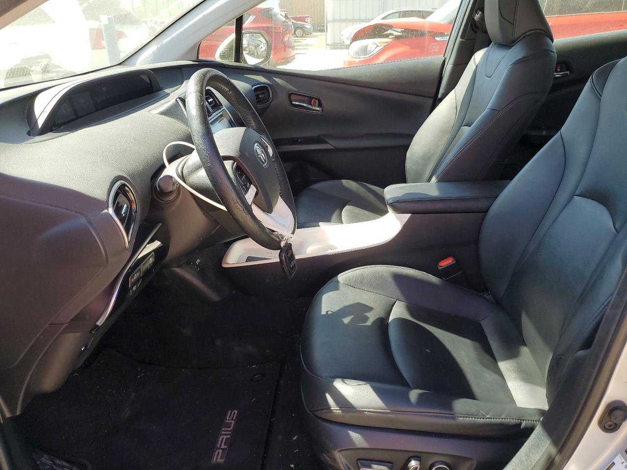 2017 TOYOTA PRIUS FOUR photo 19