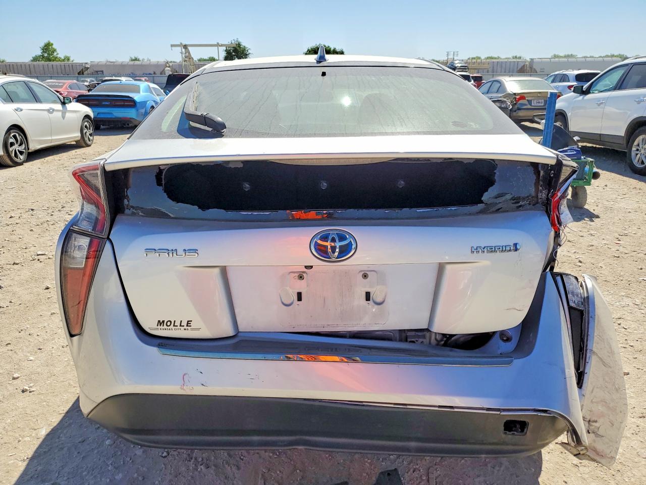 2017 TOYOTA PRIUS FOUR photo 16
