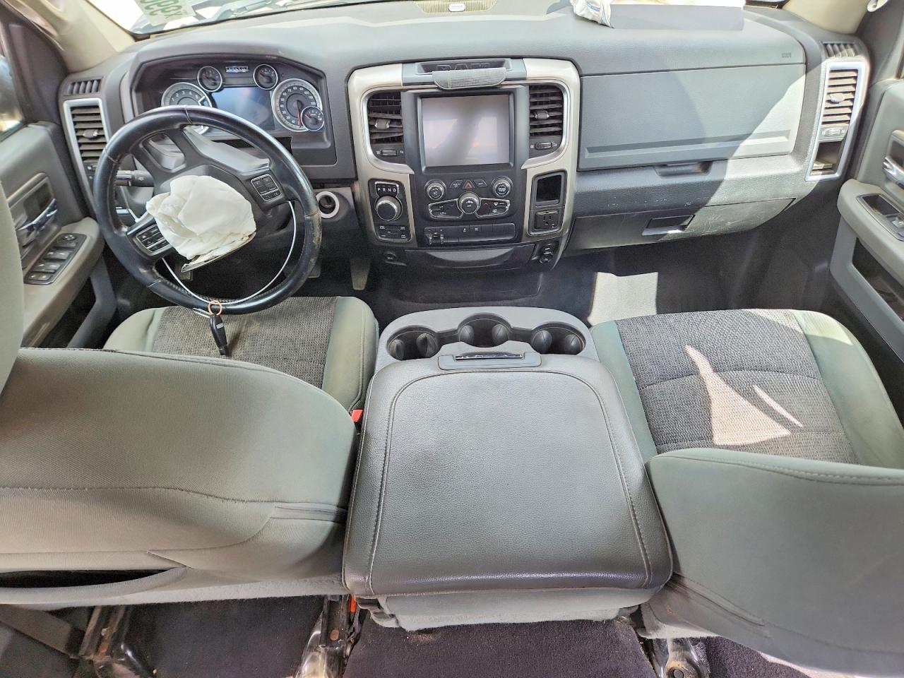 2015 RAM 1500 SLT photo 8