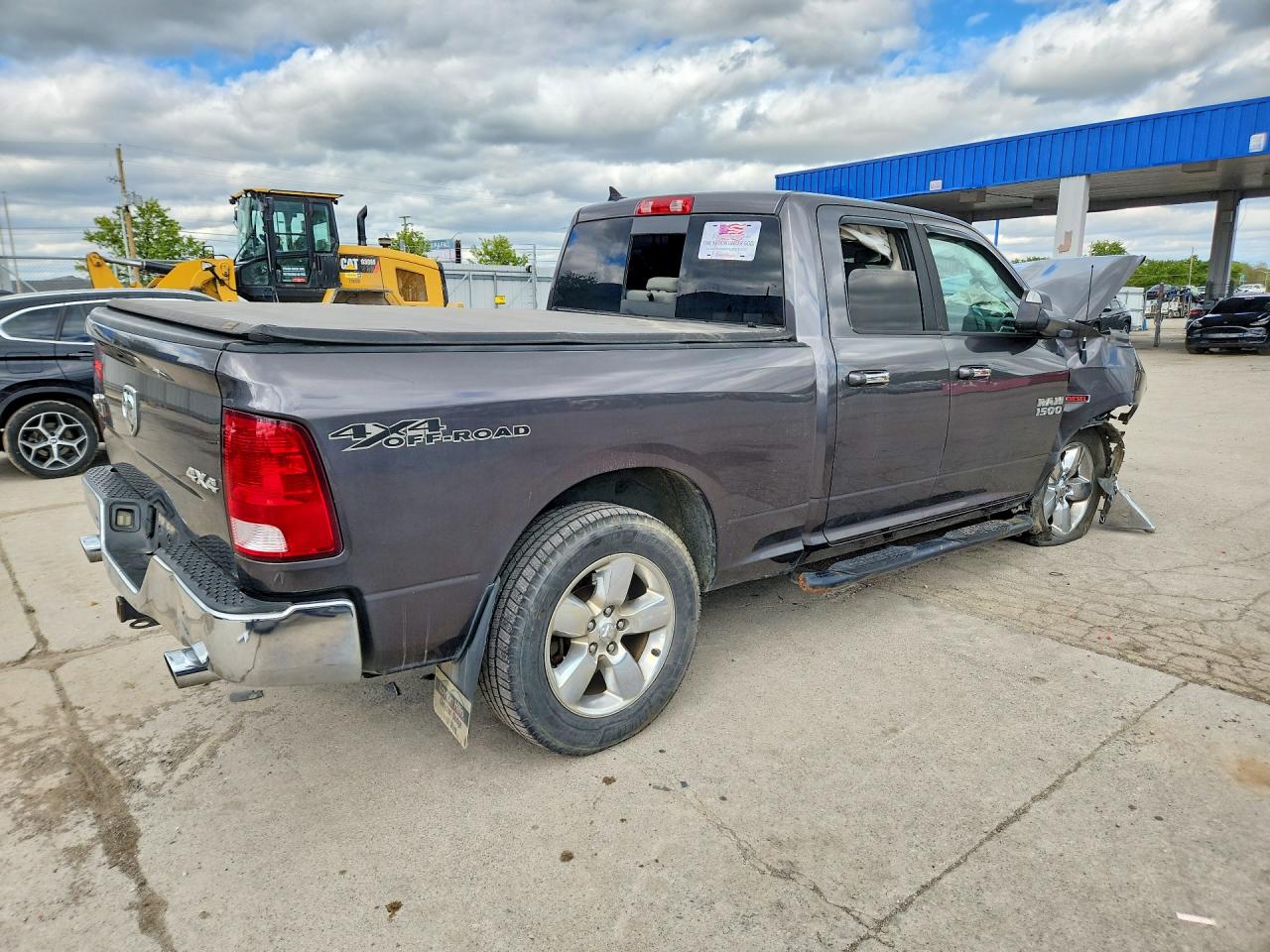 2015 RAM 1500 SLT photo 3