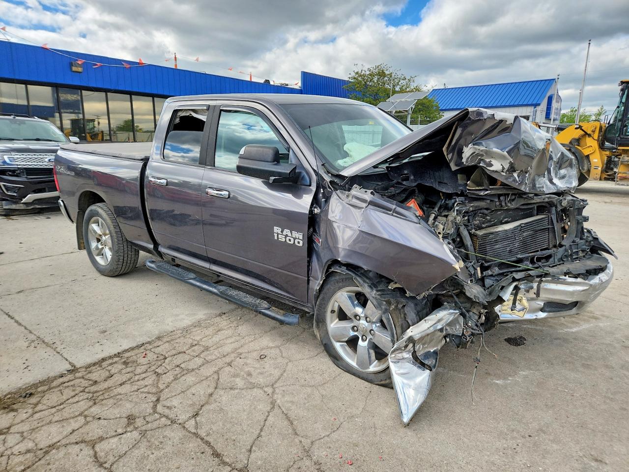2015 RAM 1500 SLT photo 4