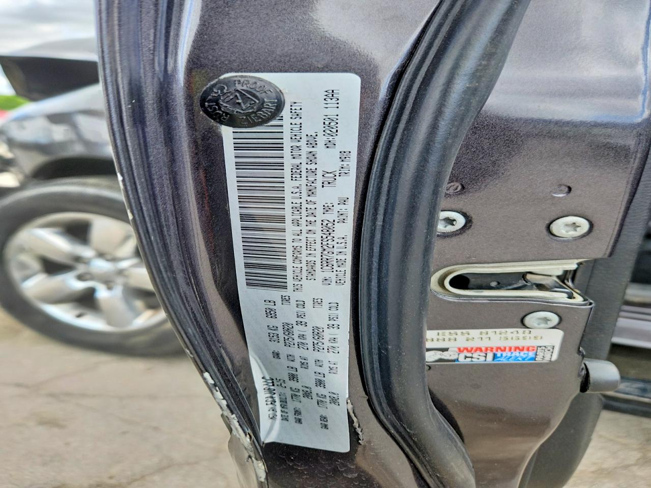 2015 RAM 1500 SLT photo 13