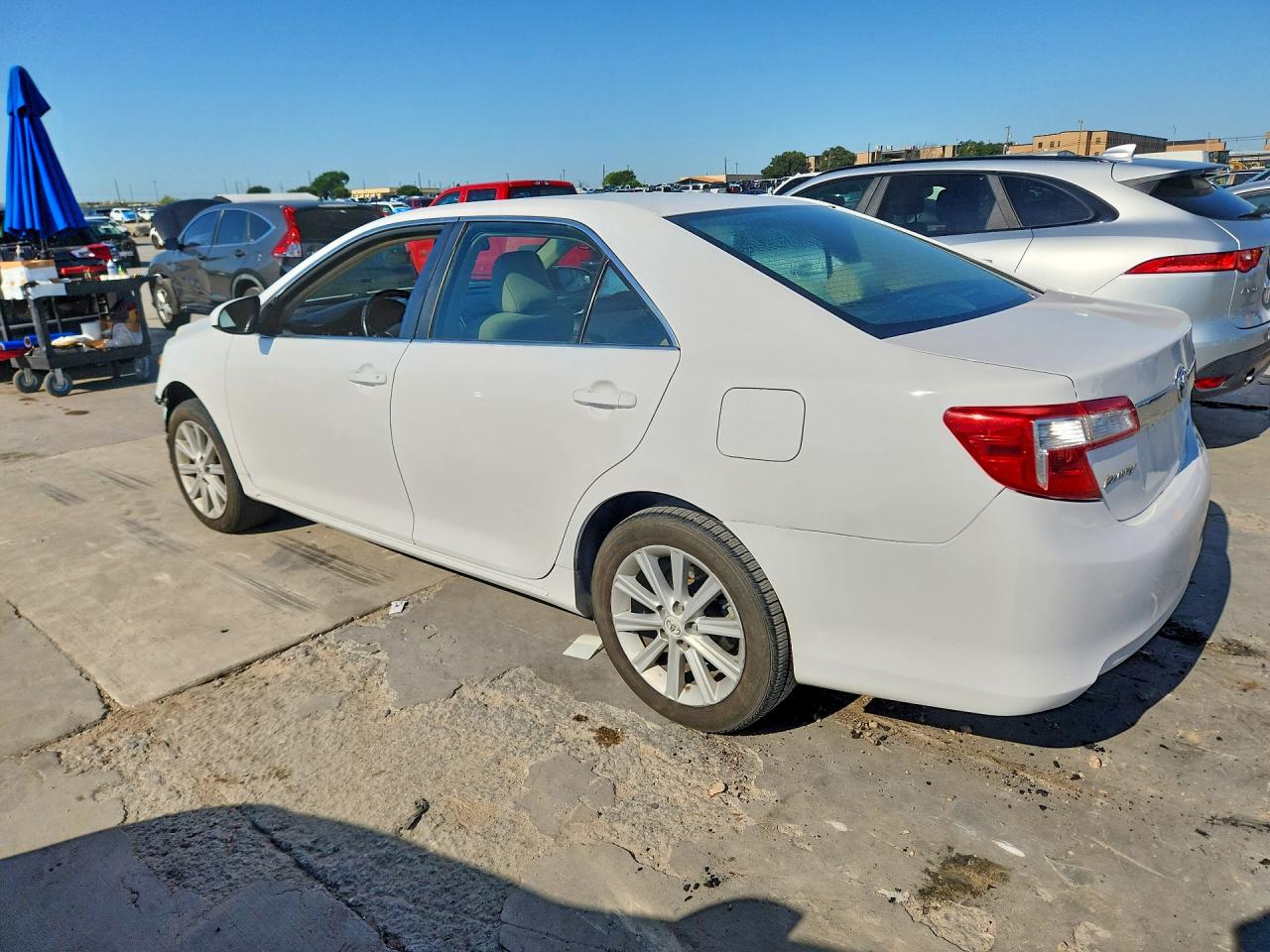 2012 TOYOTA CAMRY XLE photo 3