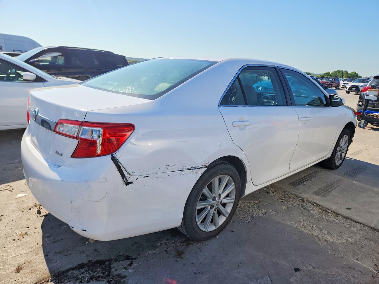 2012 TOYOTA CAMRY XLE photo 5