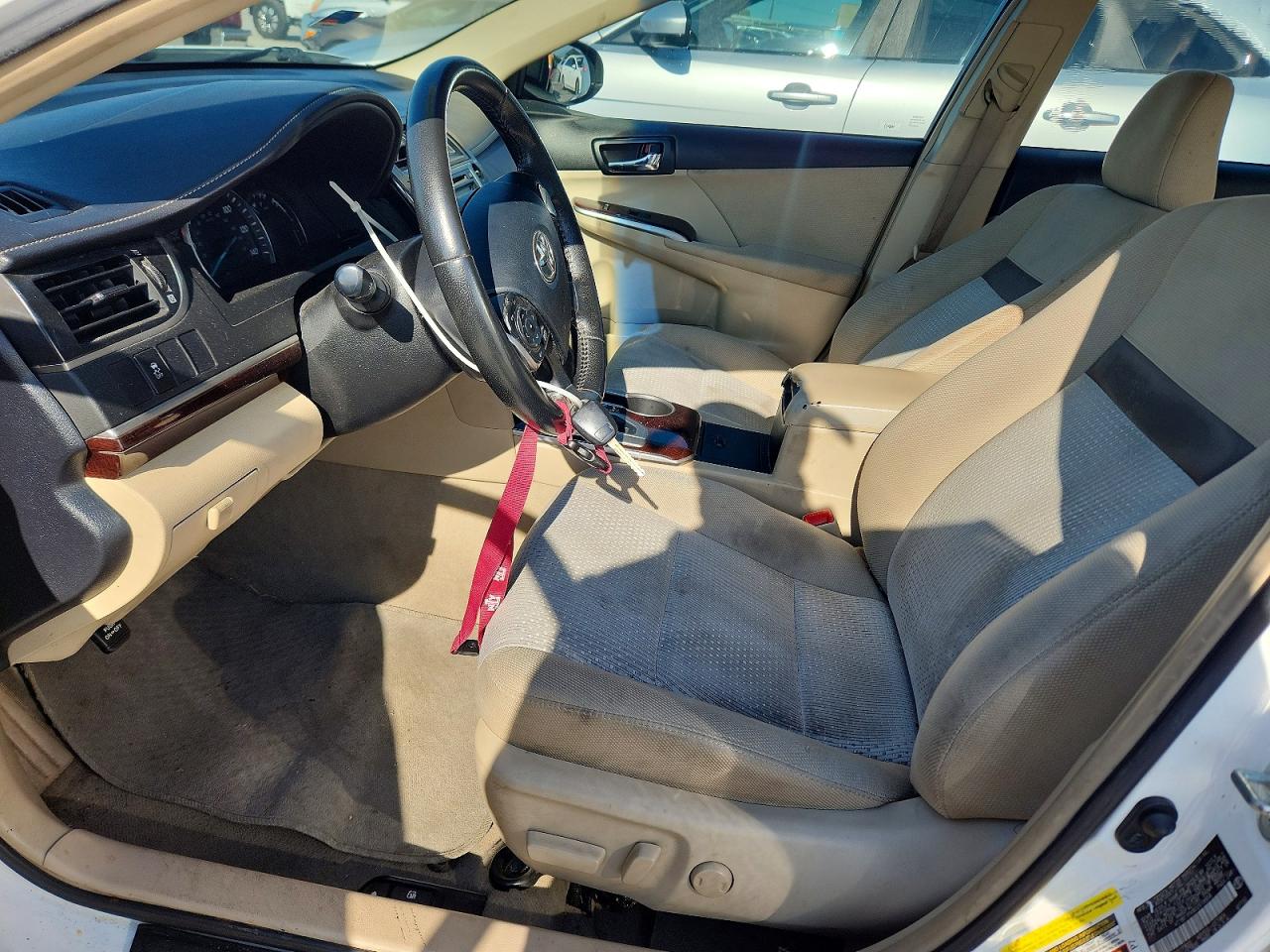 2012 TOYOTA CAMRY XLE photo 13