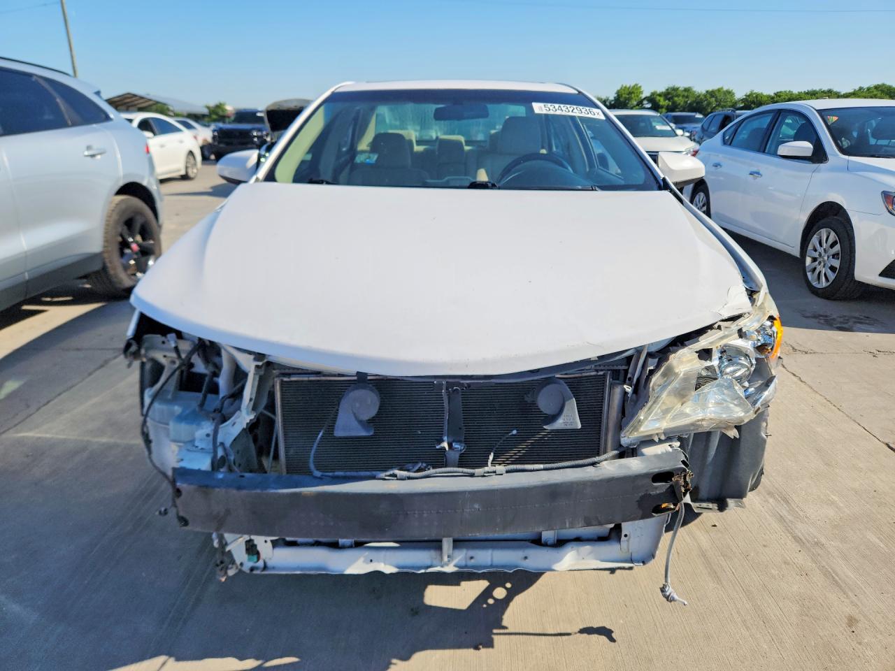 2012 TOYOTA CAMRY XLE photo 9