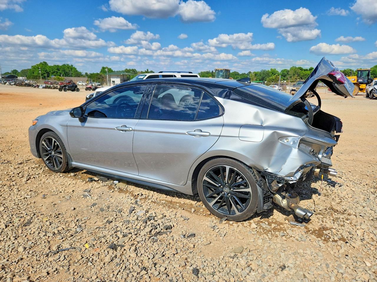 2020 TOYOTA CAMRY XSE photo 3