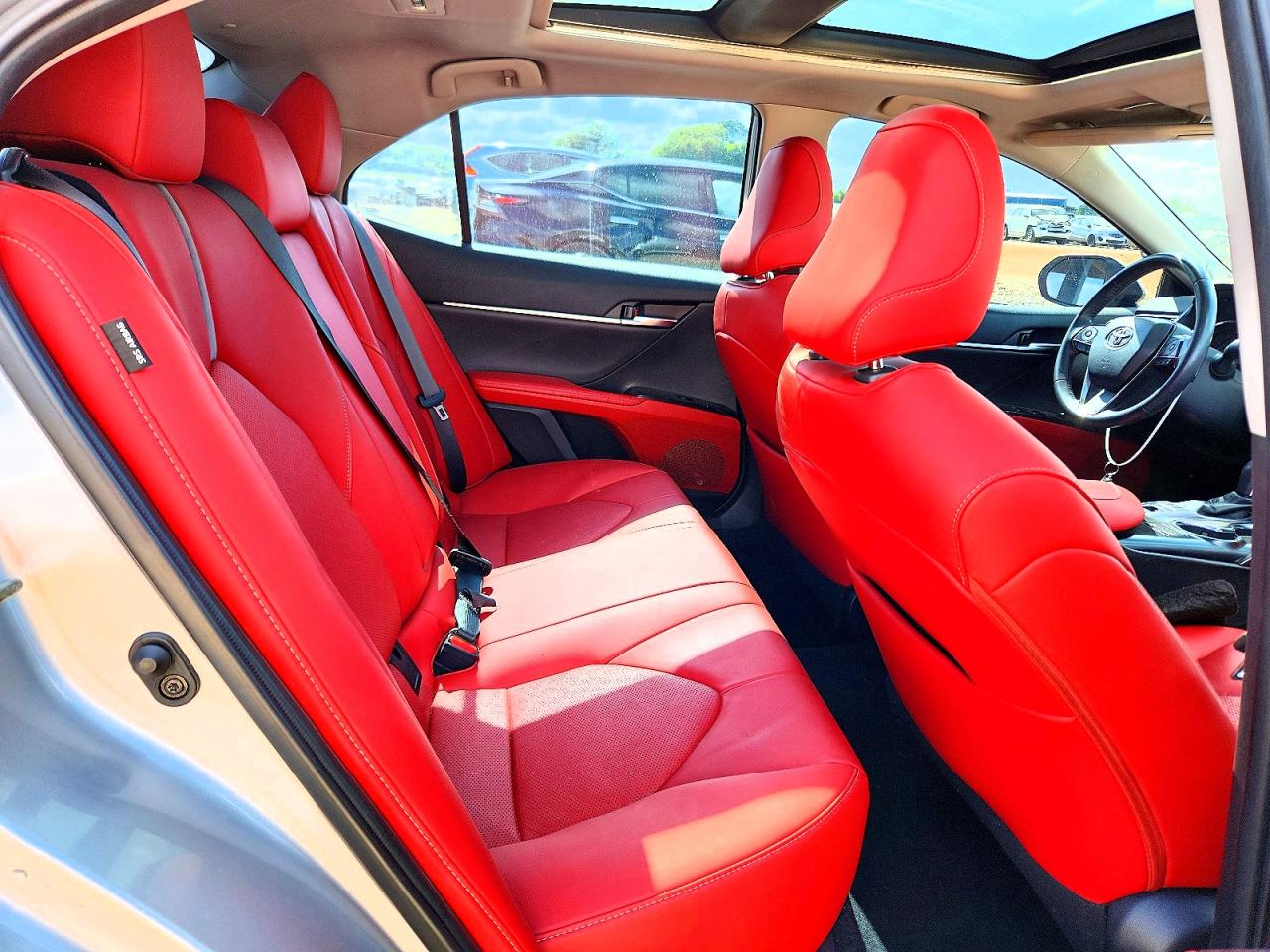 2020 TOYOTA CAMRY XSE photo 19