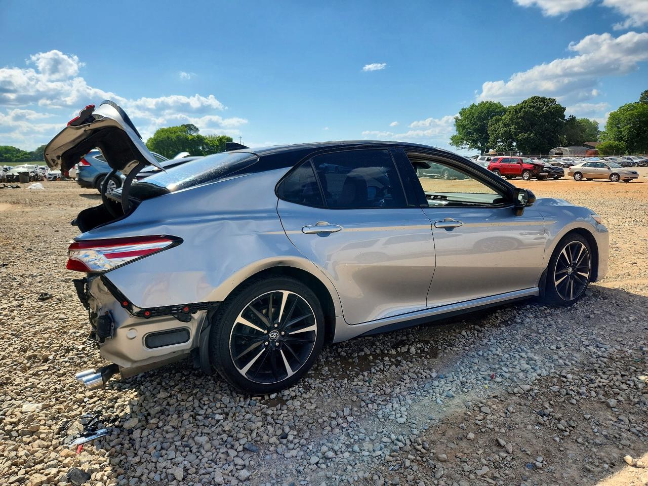 2020 TOYOTA CAMRY XSE photo 5