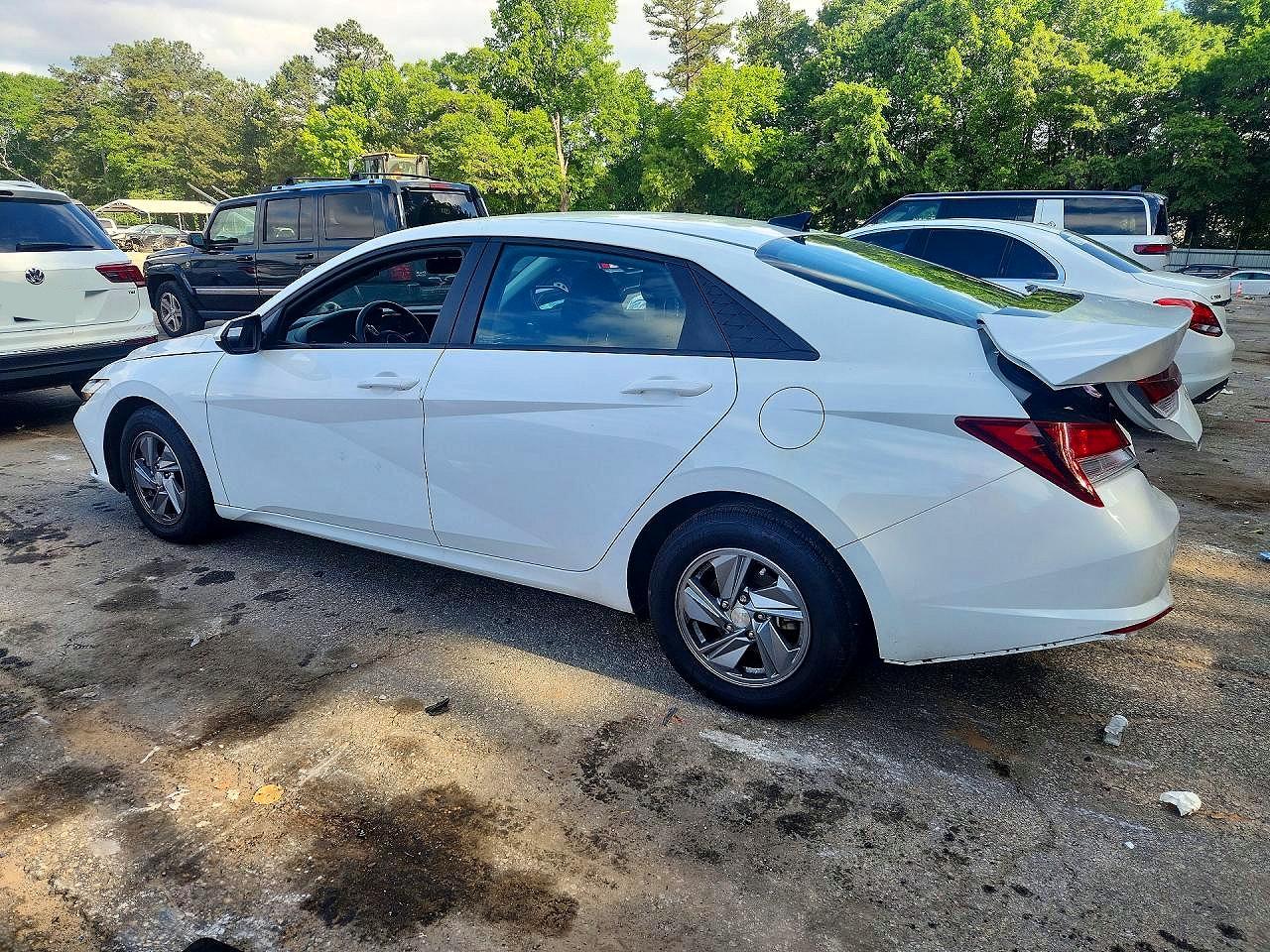 2024 HYUNDAI ELANTRA SE photo 2