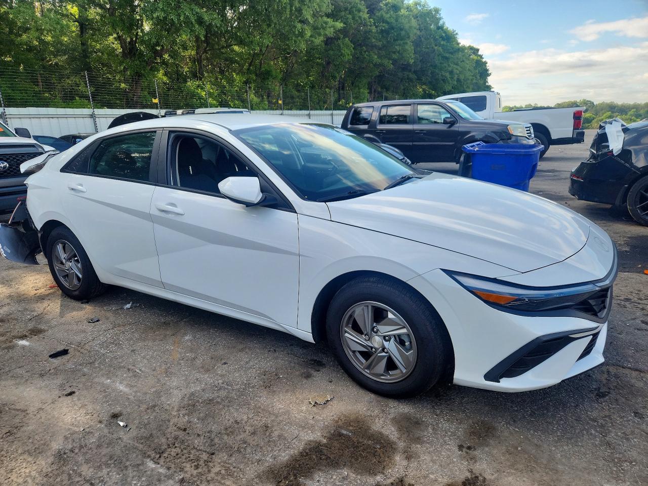 2024 HYUNDAI ELANTRA SE photo 4