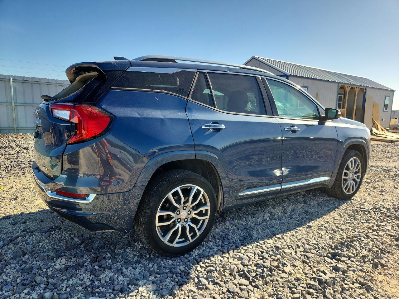 2024 GMC TERRAIN DENALI photo 7