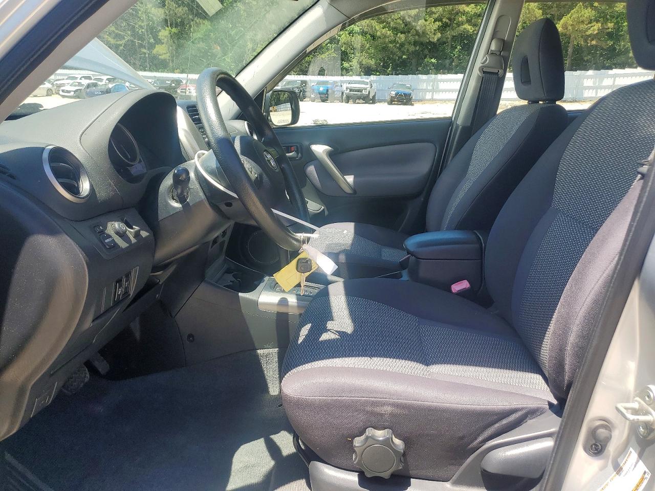 2004 TOYOTA RAV4 BASE photo 19