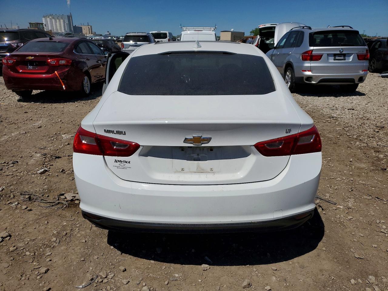 2017 CHEVROLET MALIBU LT photo 6