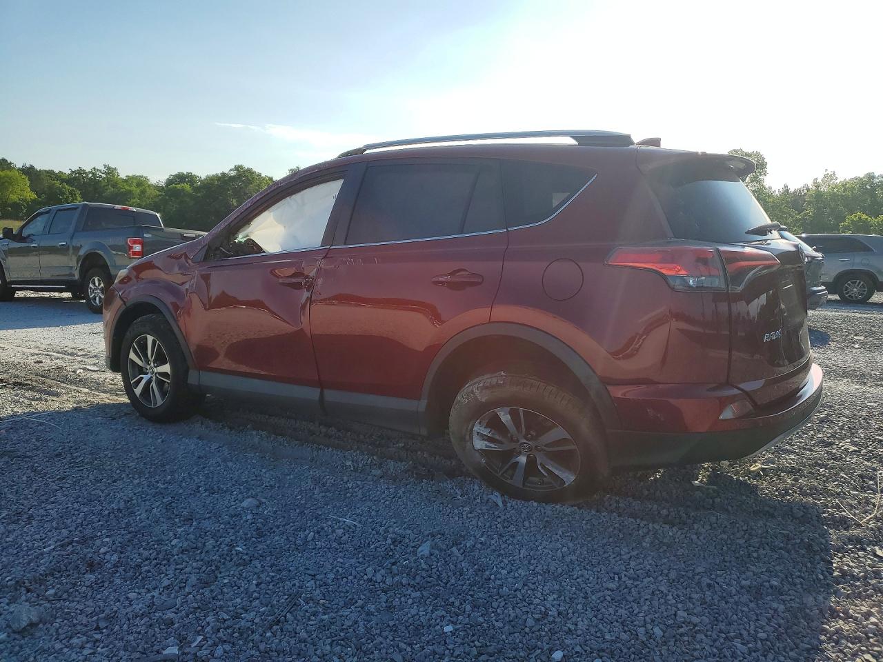 2018 TOYOTA RAV4 XLE photo 3
