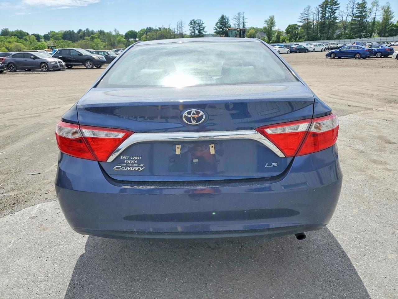 2017 TOYOTA CAMRY LE photo 6