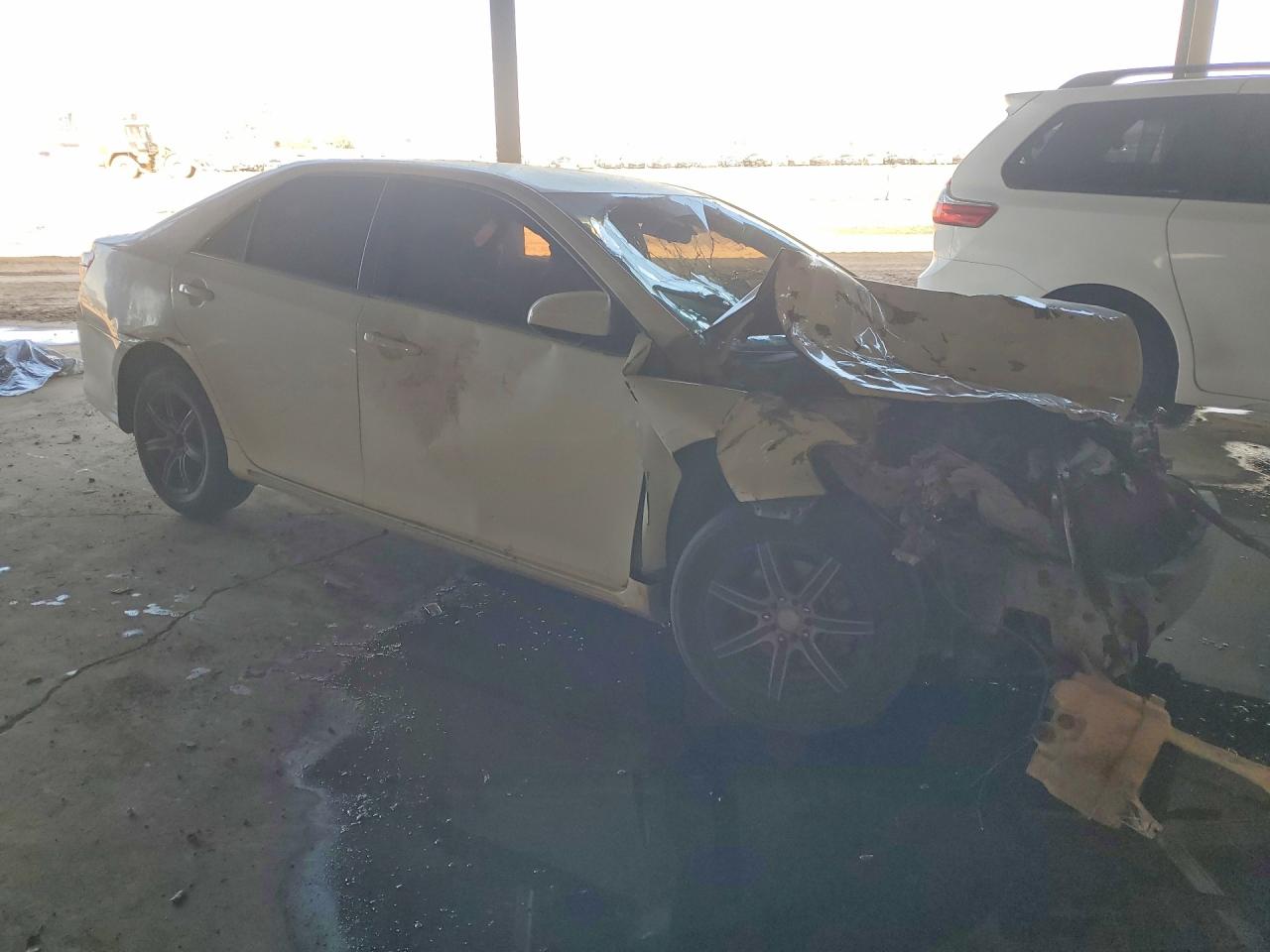 2012 TOYOTA CAMRY LE photo 10
