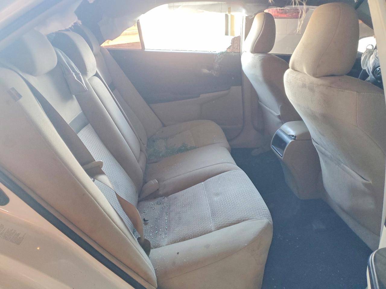2012 TOYOTA CAMRY LE photo 28