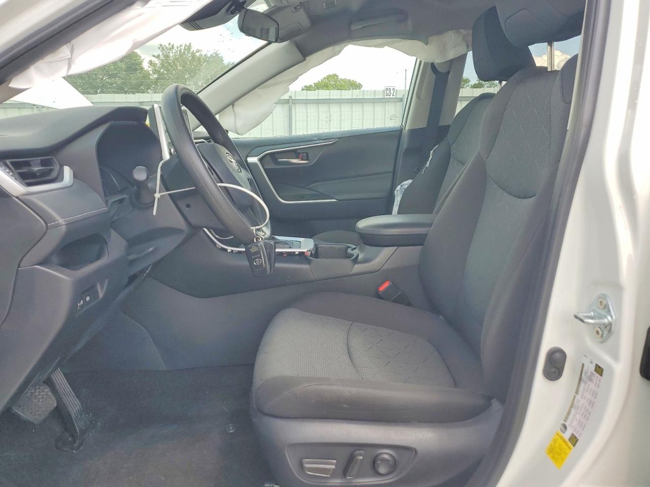 2024 TOYOTA RAV4 XLE photo 19