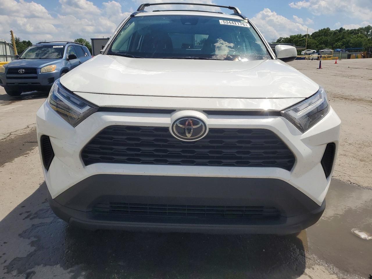 2024 TOYOTA RAV4 XLE photo 13