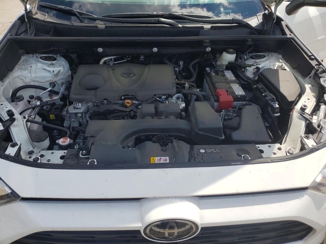 2024 TOYOTA RAV4 XLE photo 31