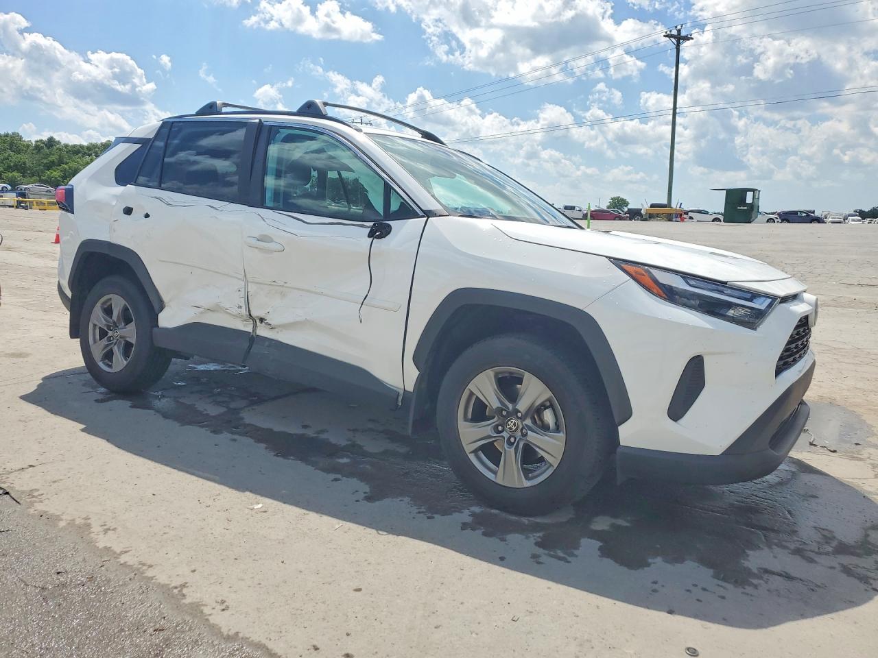 2024 TOYOTA RAV4 XLE photo 10