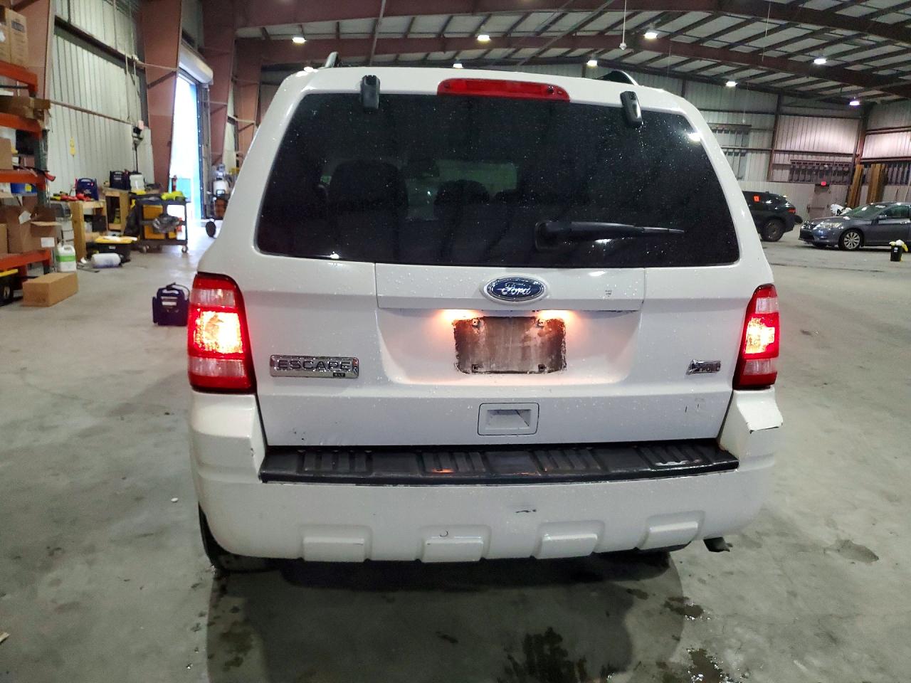 2010 FORD ESCAPE XLT photo 11