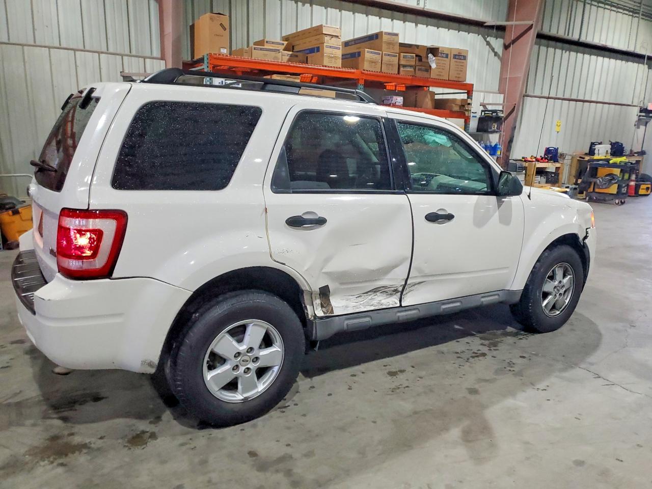 2010 FORD ESCAPE XLT photo 5