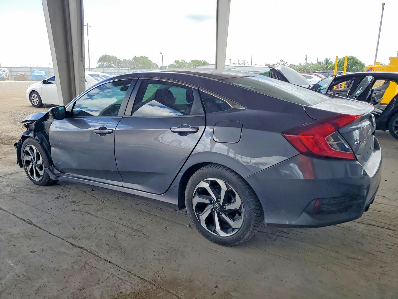 2017 HONDA CIVIC LX photo 3