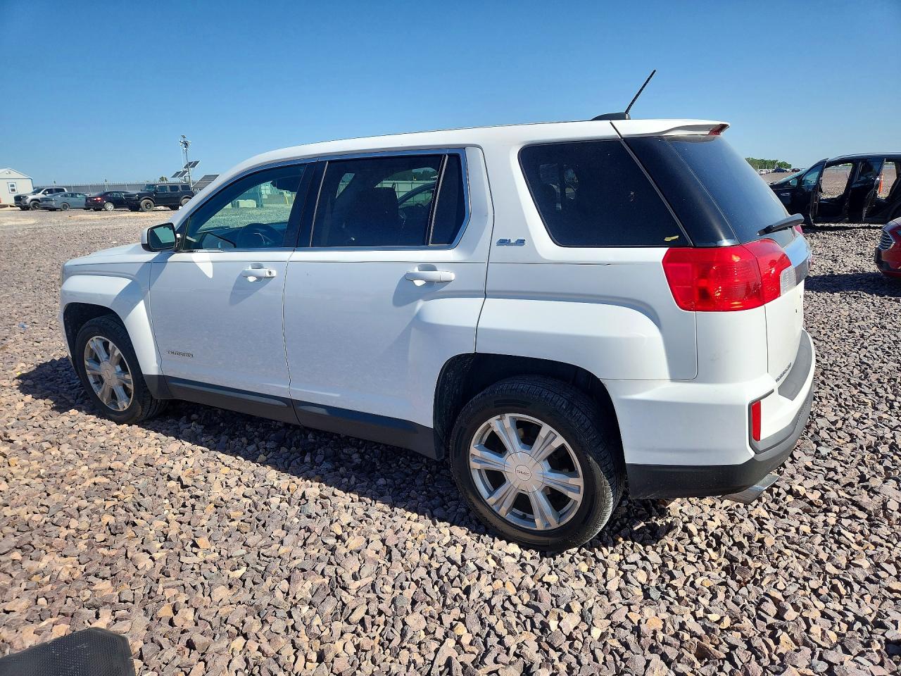 2017 GMC TERRAIN SLE photo 3