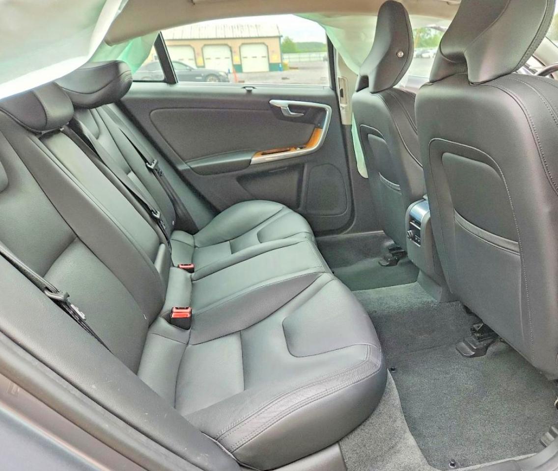 2016 VOLVO S60 PLATINUM photo 19