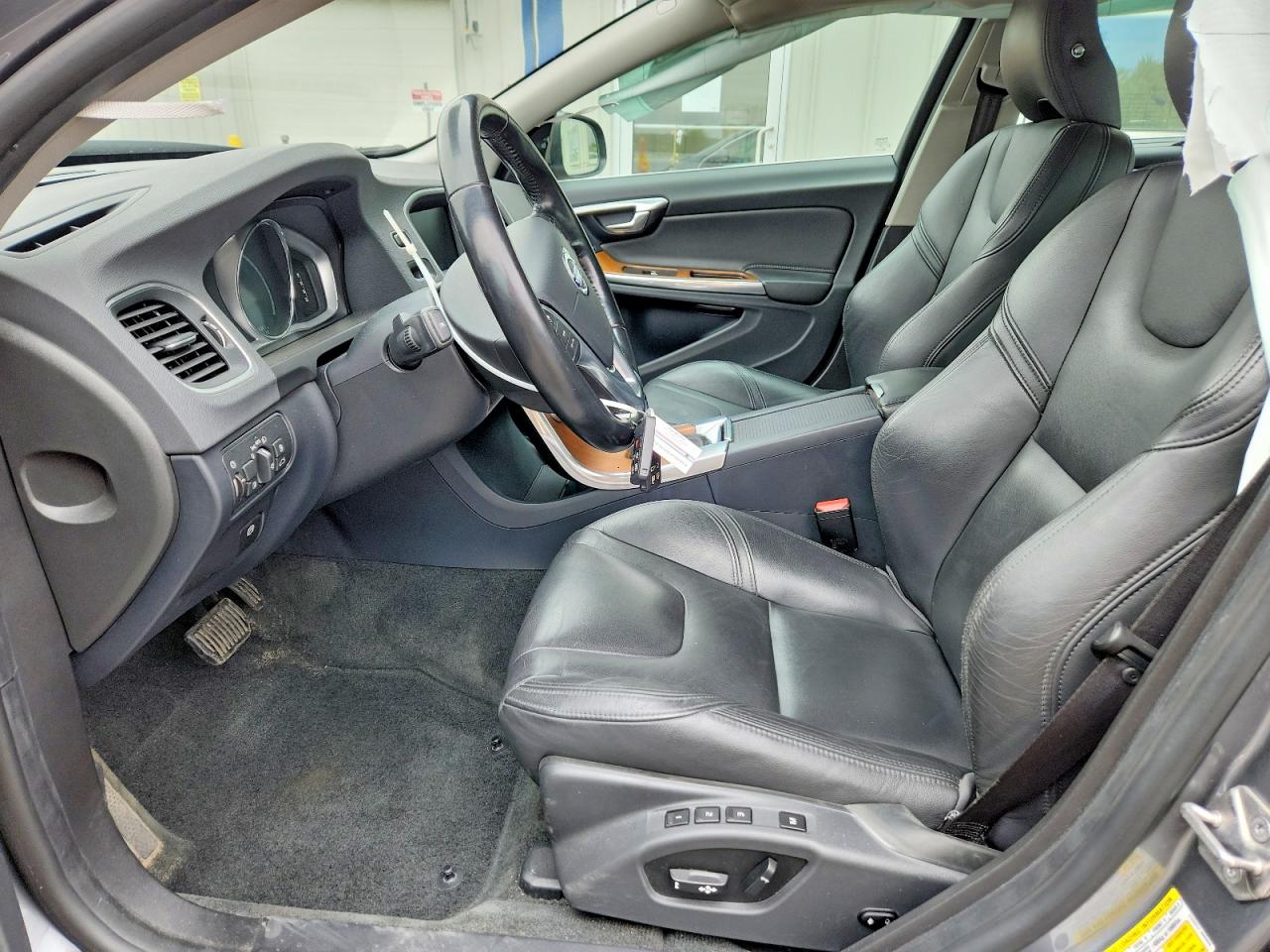 2016 VOLVO S60 PLATINUM photo 13