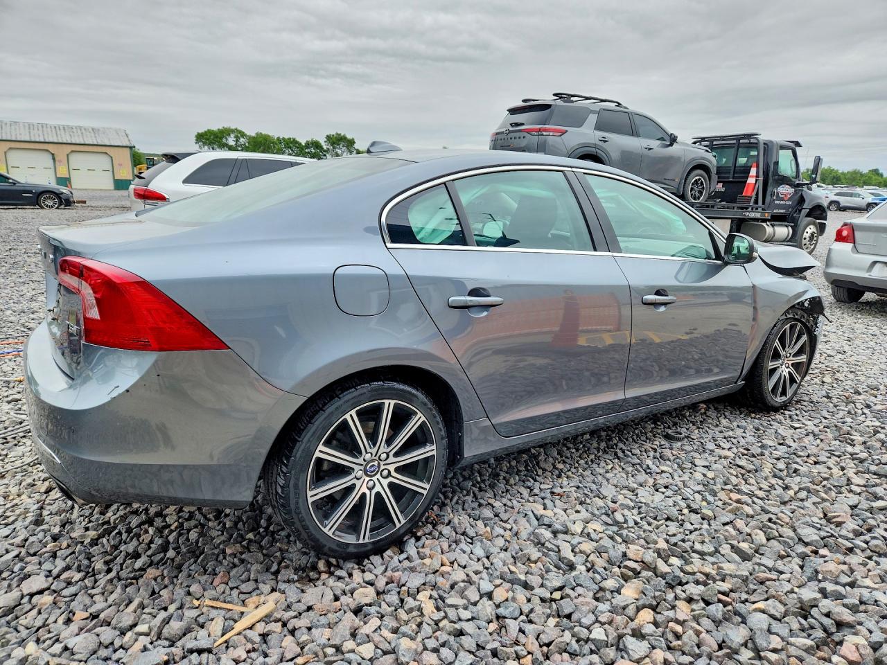 2016 VOLVO S60 PLATINUM photo 5