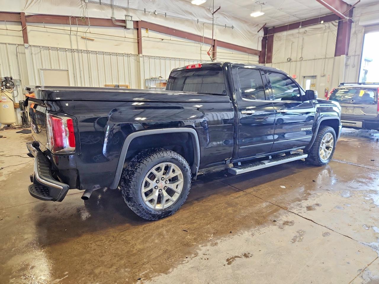 2017 GMC SIERRA K1500 SLT photo 5