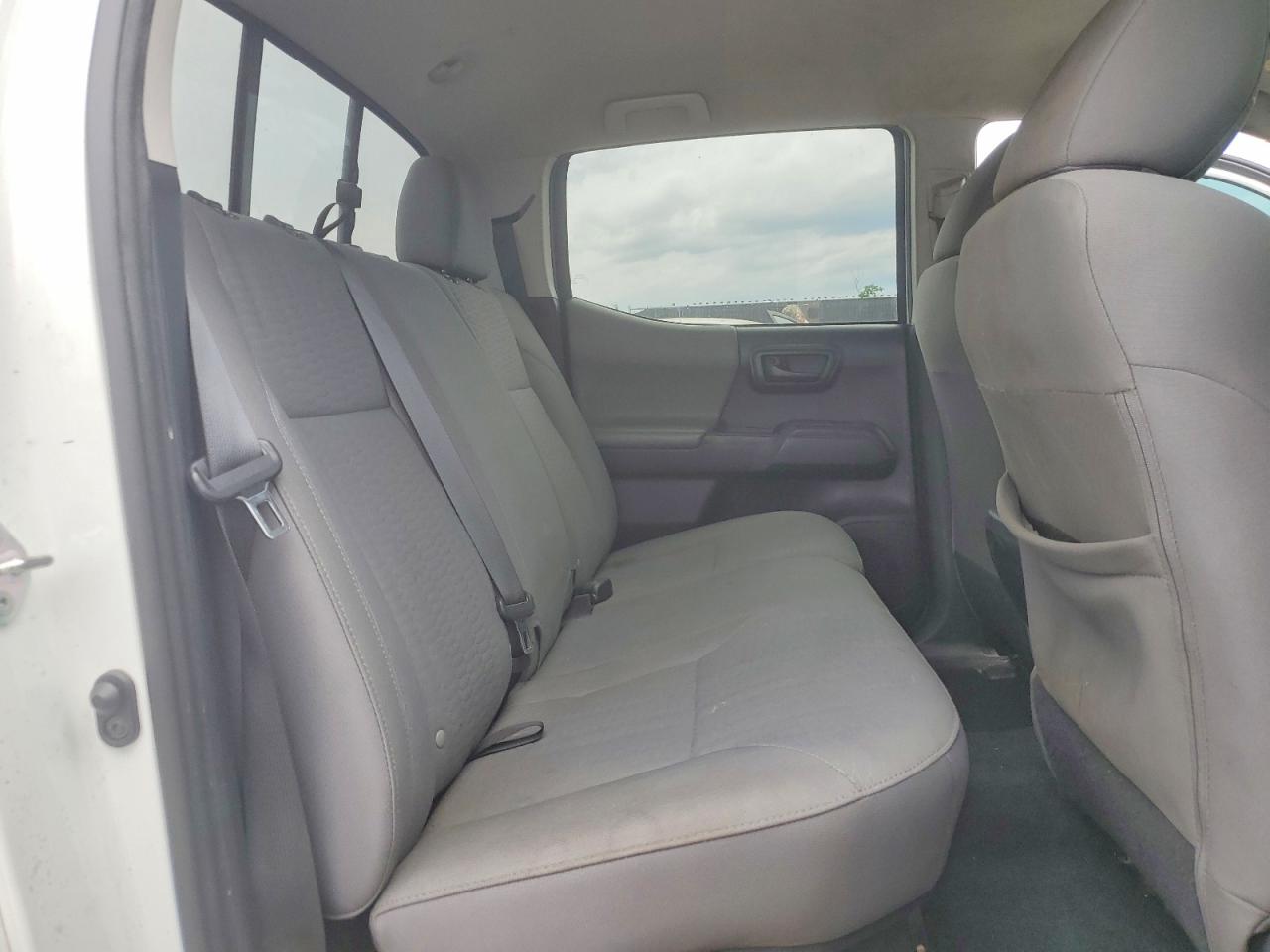 2019 TOYOTA TACOMA SR photo 10