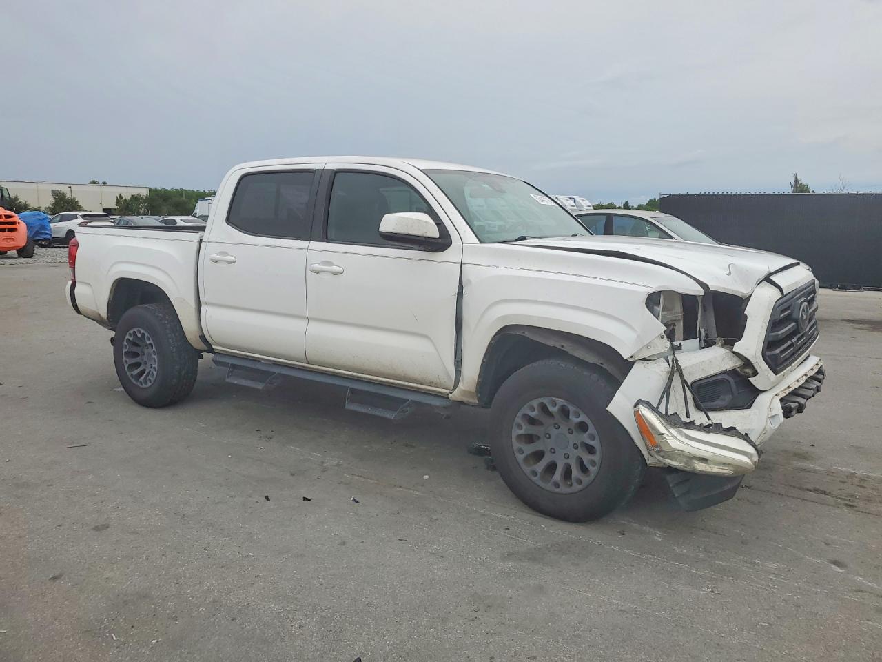 2019 TOYOTA TACOMA SR photo 4