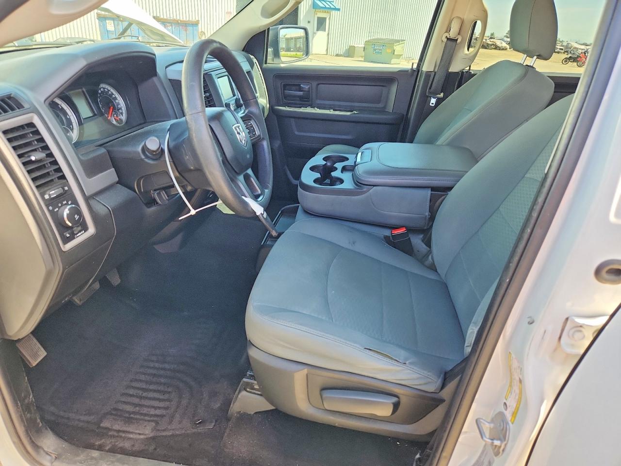 2017 RAM 1500 ST photo 13