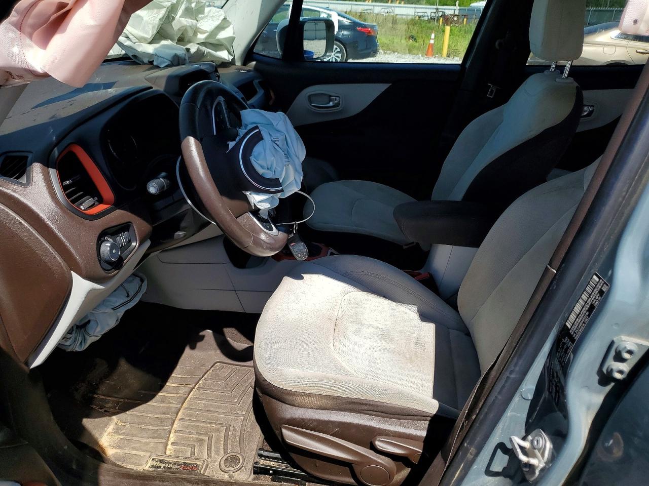 2017 JEEP RENEGADE LATITUDE photo 13