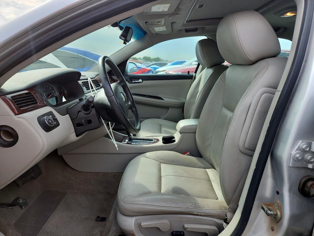 2010 CHEVROLET IMPALA LT photo 13