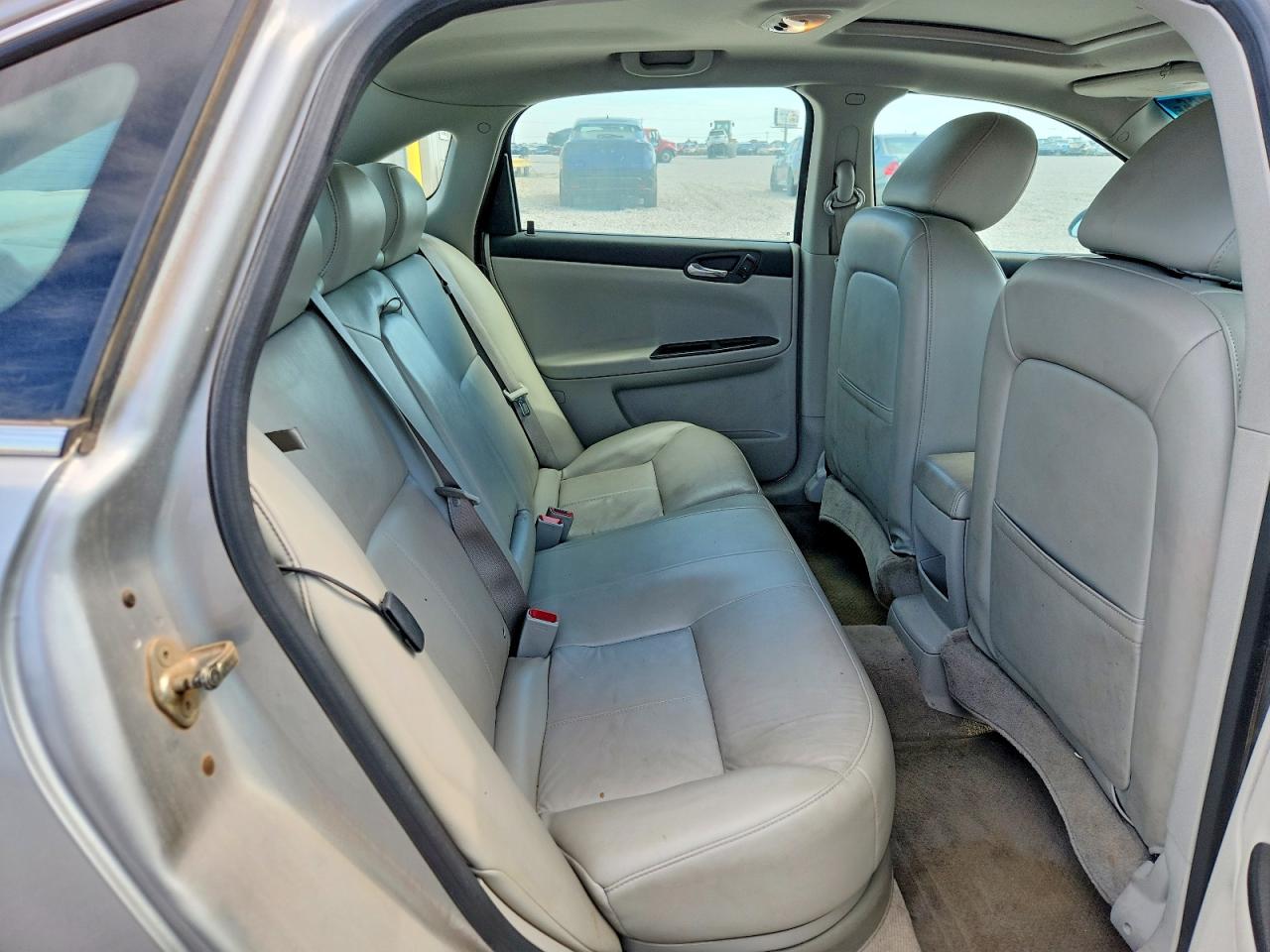 2010 CHEVROLET IMPALA LT photo 19