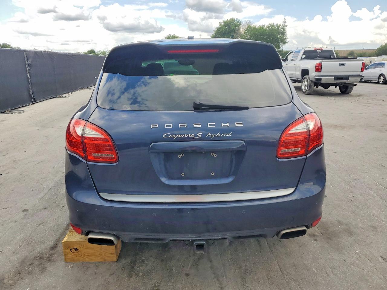 2012 PORSCHE CAYENNE S HYBRID photo 11