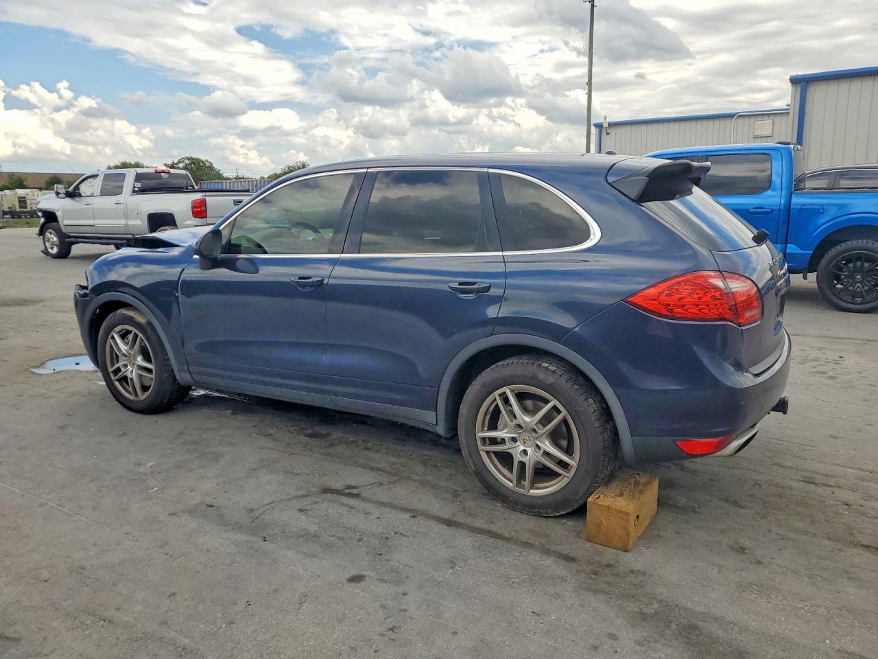 2012 PORSCHE CAYENNE S HYBRID photo 3