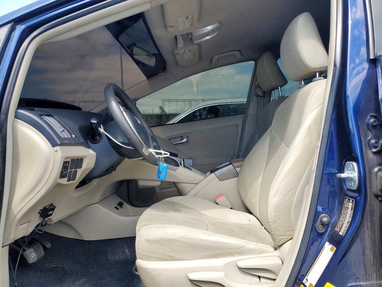 2013 TOYOTA PRIUS TWO photo 19