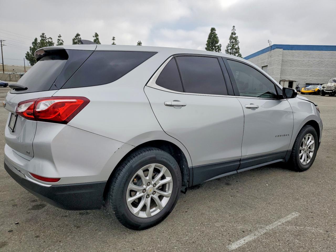 2020 CHEVROLET EQUINOX LT photo 5